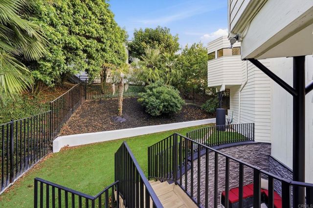 6105 Avenida Chamnez, La Jolla, CA 92037