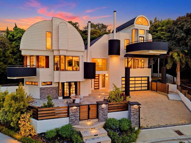 6105 Avenida Chamnez, La Jolla, CA 92037