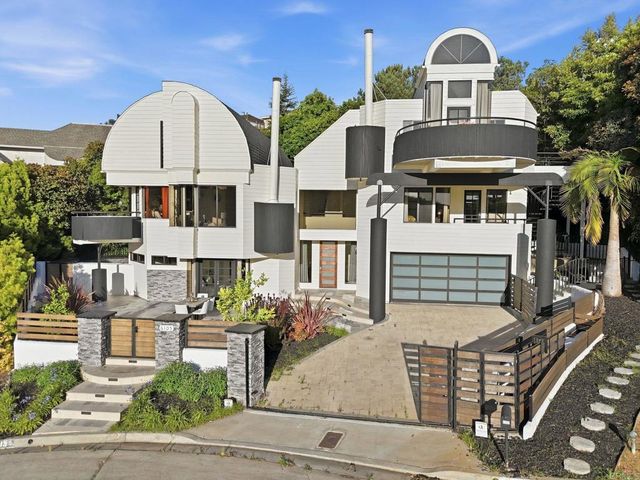 6105 Avenida Chamnez, La Jolla, CA 92037