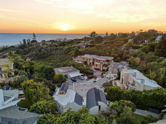 6105 Avenida Chamnez, La Jolla, CA 92037
