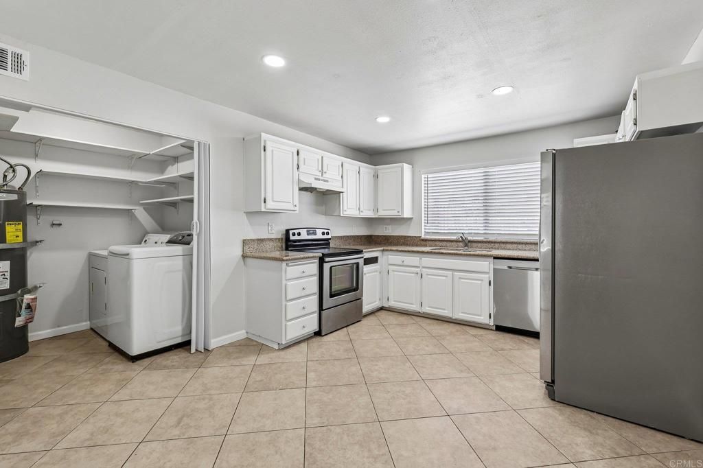 Image 17 of property listing at 465 E Bradley Avenue 3, El Cajon, CA 92021
