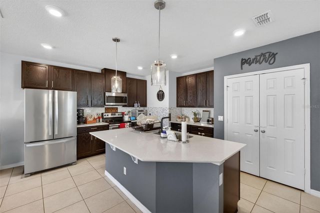 2817 ALPINE MEADOW LANE, Kissimmee, FL 34744