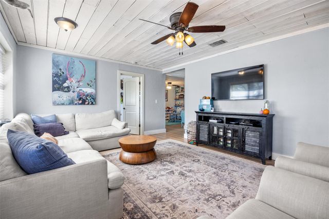 1071 Rolling Hills DR, Wimberley, TX 78676