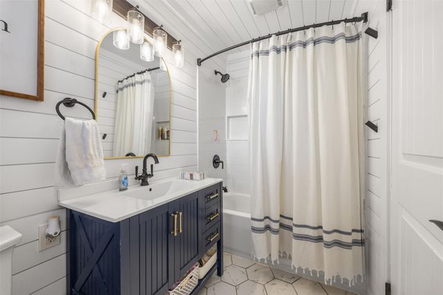 1071 Rolling Hills DR, Wimberley, TX 78676