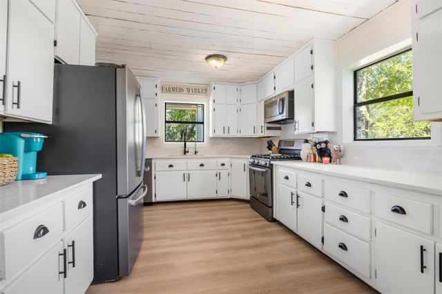 1071 Rolling Hills DR, Wimberley, TX 78676