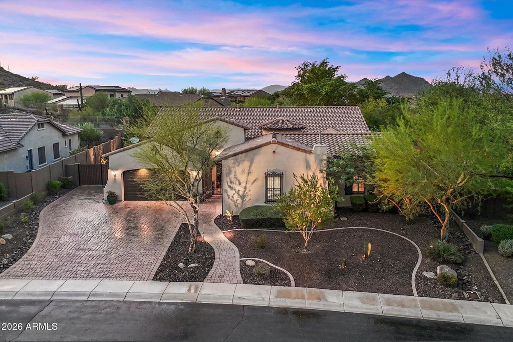 6752 W LUCIA Drive, Peoria, AZ 85383 — exterior