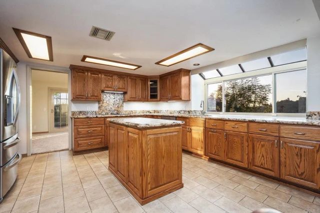 9802 LYNCAROL DR, La Mesa, CA 91941