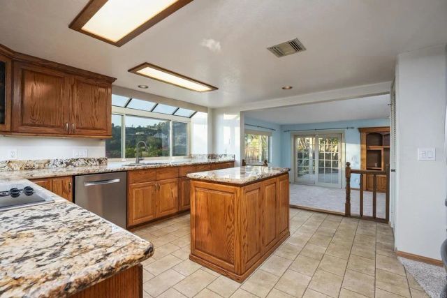 9802 LYNCAROL DR, La Mesa, CA 91941