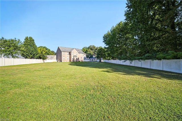 237 Castleberry DR, Chesapeake, VA 23322