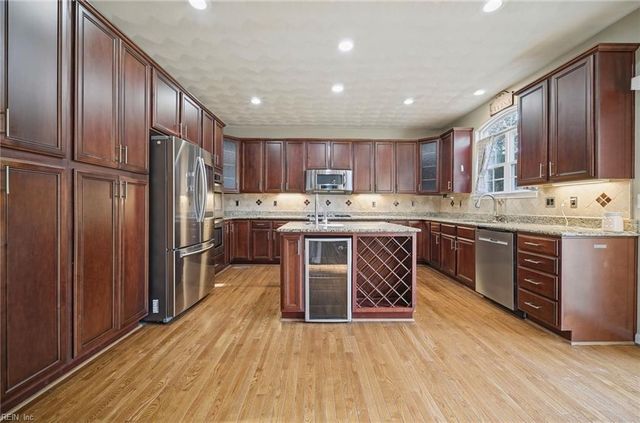 237 Castleberry DR, Chesapeake, VA 23322