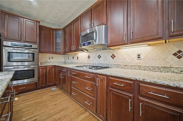 237 Castleberry DR, Chesapeake, VA 23322