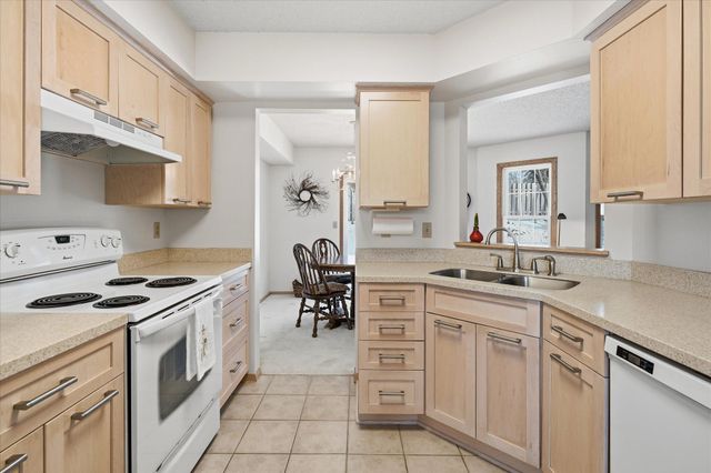 1676 Rose Hill Circle 1676, Saint Paul, MN 55108