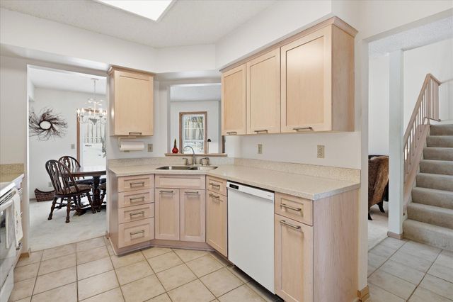 1676 Rose Hill Circle 1676, Saint Paul, MN 55108