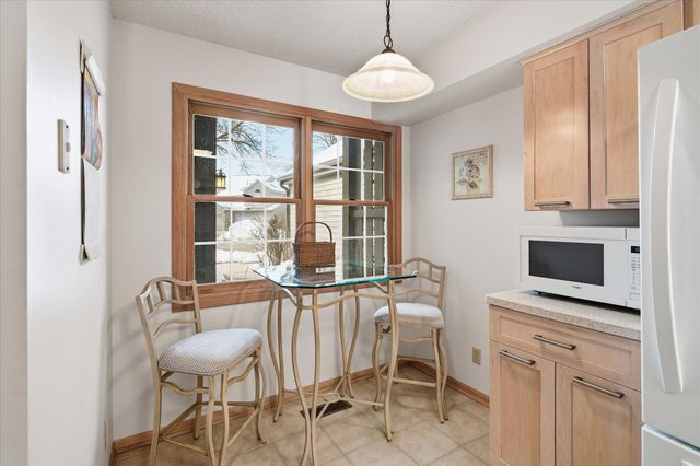 1676 Rose Hill Circle 1676, Saint Paul, MN 55108