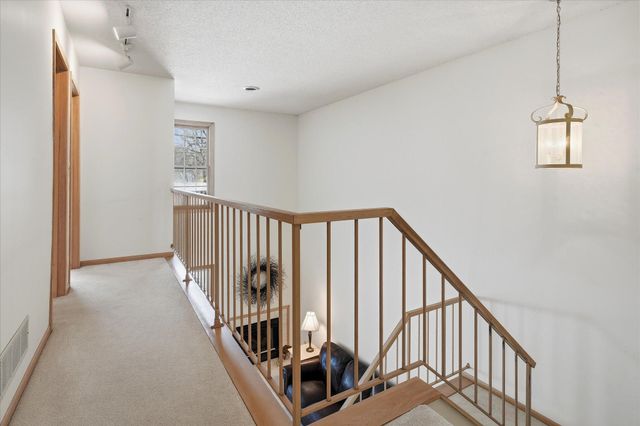 1676 Rose Hill Circle 1676, Saint Paul, MN 55108