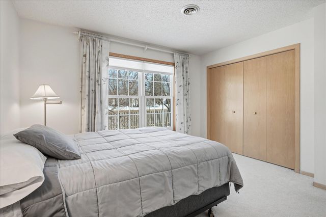 1676 Rose Hill Circle 1676, Saint Paul, MN 55108