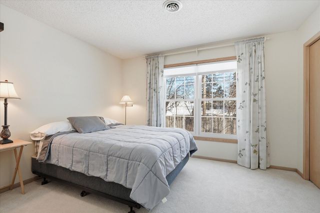 1676 Rose Hill Circle 1676, Saint Paul, MN 55108