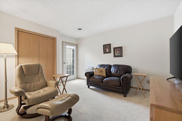 1676 Rose Hill Circle 1676, Saint Paul, MN 55108