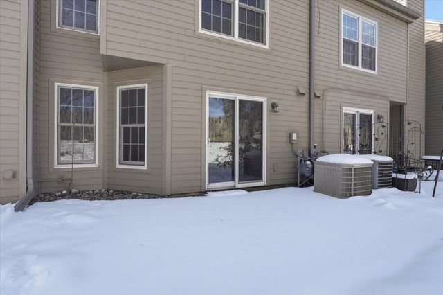 1676 Rose Hill Circle 1676, Saint Paul, MN 55108