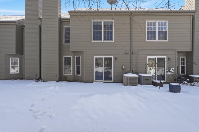 1676 Rose Hill Circle 1676, Saint Paul, MN 55108