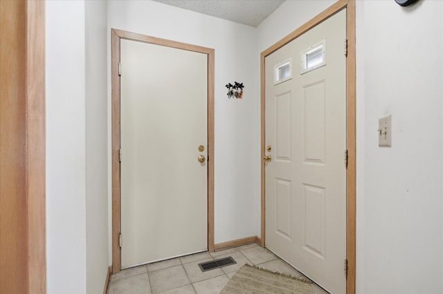 1676 Rose Hill Circle 1676, Saint Paul, MN 55108