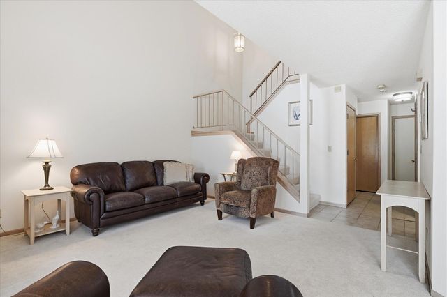 1676 Rose Hill Circle 1676, Saint Paul, MN 55108