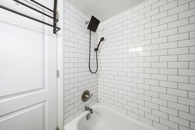 4412 S Leamington Avenue, Chicago, IL 60638