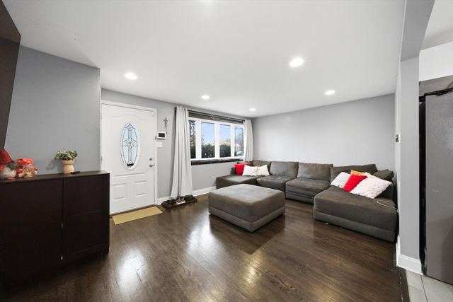 4412 S Leamington Avenue, Chicago, IL 60638