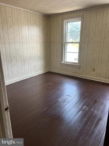 2042 BERRYHILL ST, Harrisburg, PA 17104