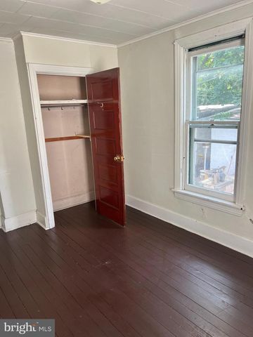 2042 BERRYHILL ST, Harrisburg, PA 17104