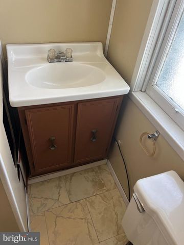 2042 BERRYHILL ST, Harrisburg, PA 17104