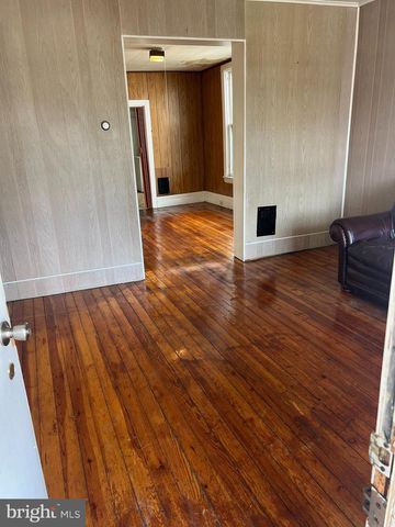 2042 BERRYHILL ST, Harrisburg, PA 17104