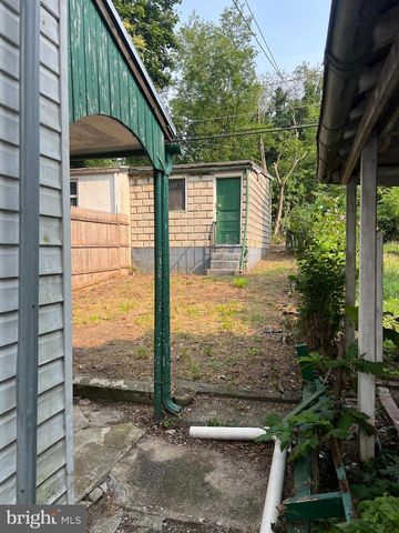 2042 BERRYHILL ST, Harrisburg, PA 17104
