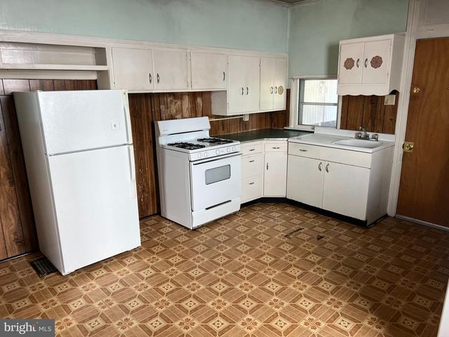 2042 BERRYHILL ST, Harrisburg, PA 17104