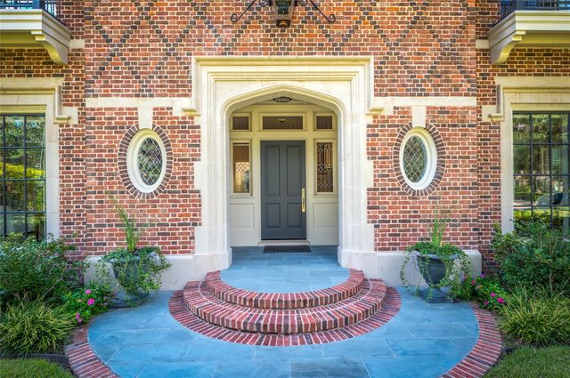 2131 Brentwood Drive, Houston, TX 77019