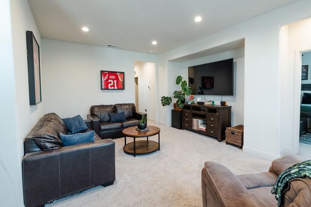 4407 S Ernest Street, Visalia, CA 93277