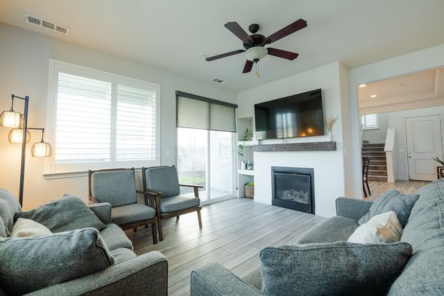 4407 S Ernest Street, Visalia, CA 93277