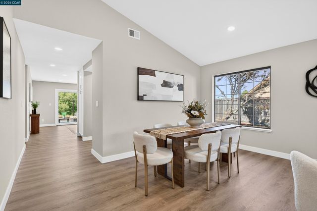 2413 Christian Ct, Pinole, CA 94564