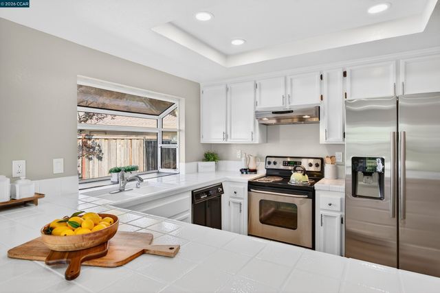 2413 Christian Ct, Pinole, CA 94564