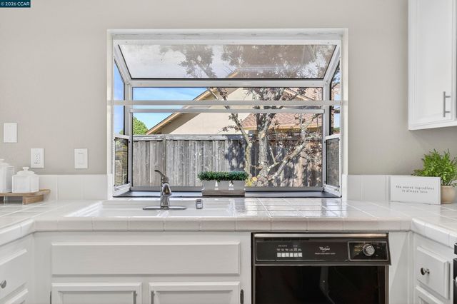 2413 Christian Ct, Pinole, CA 94564