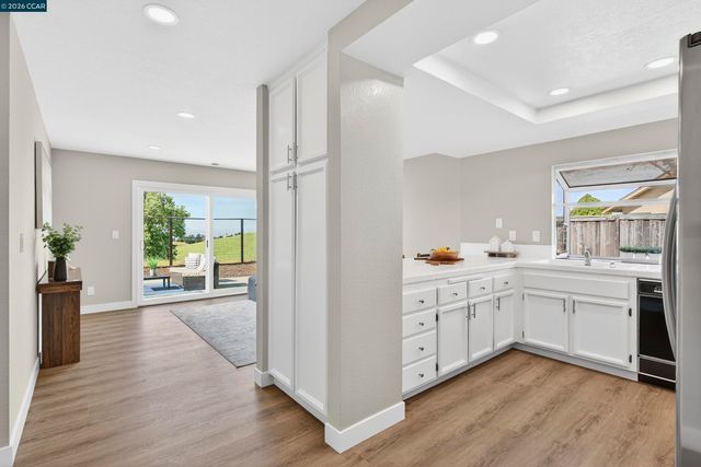 2413 Christian Ct, Pinole, CA 94564