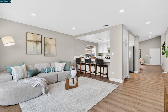 2413 Christian Ct, Pinole, CA 94564