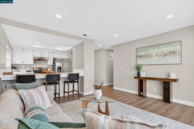 2413 Christian Ct, Pinole, CA 94564