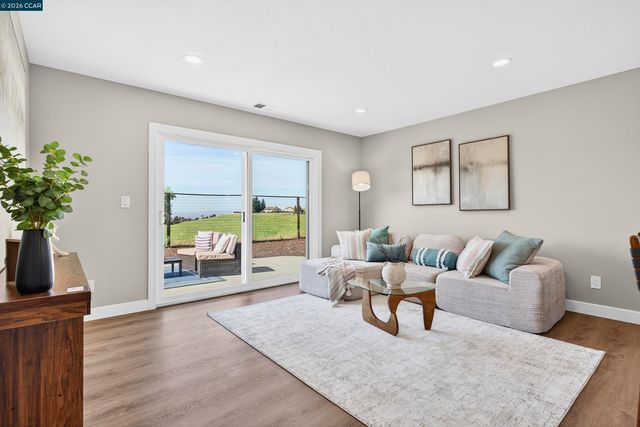 2413 Christian Ct, Pinole, CA 94564