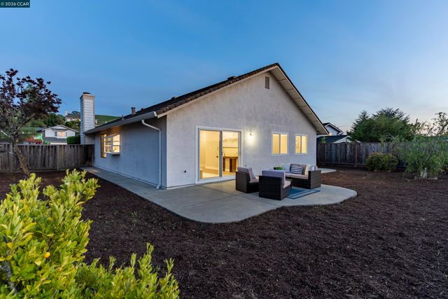 2413 Christian Ct, Pinole, CA 94564