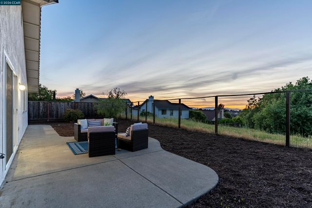 2413 Christian Ct, Pinole, CA 94564