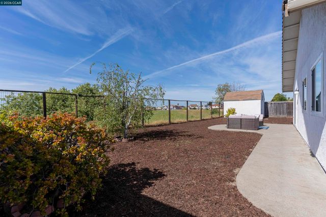 2413 Christian Ct, Pinole, CA 94564