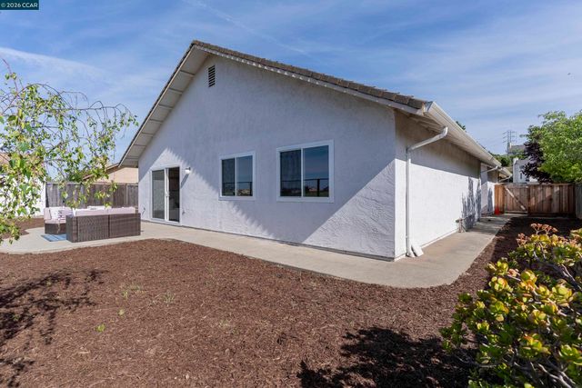 2413 Christian Ct, Pinole, CA 94564