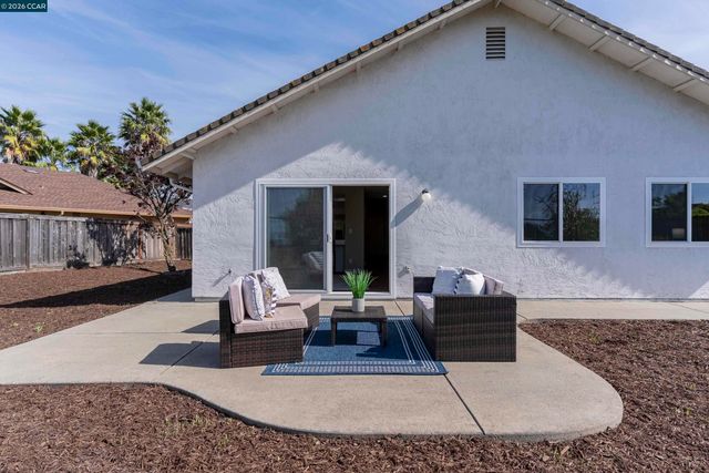 2413 Christian Ct, Pinole, CA 94564