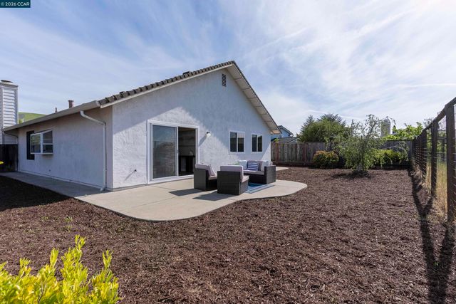 2413 Christian Ct, Pinole, CA 94564